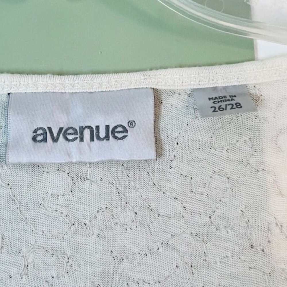 Avenue Womens Pullover Top with Gold Sequins, Short Sleeves, Size 26/28 - Picture 7 of 9